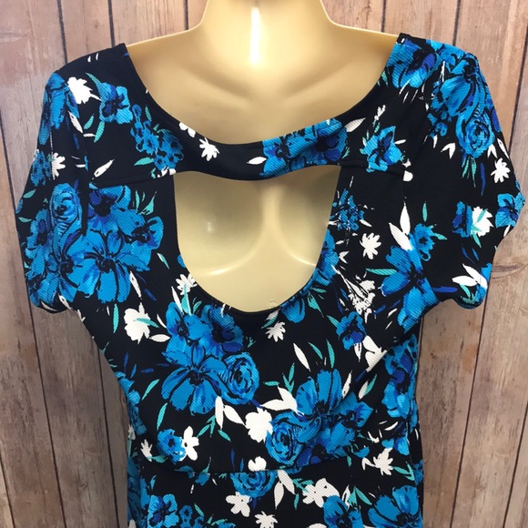 Sold TORRID 1X blue floral skater dress - Picture 6 of 8